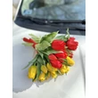 Élethű bimbós tulipán csokor - piros (7 szálas, csúcsosfejű)