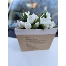 Élethű bimbós tulipán csokor - fehér (14 szálas) dísztasakban