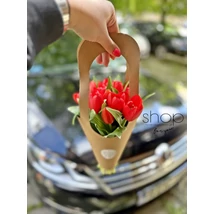 Élethű bimbós tulipán csokor - piros (14 szálas) virágtasakban